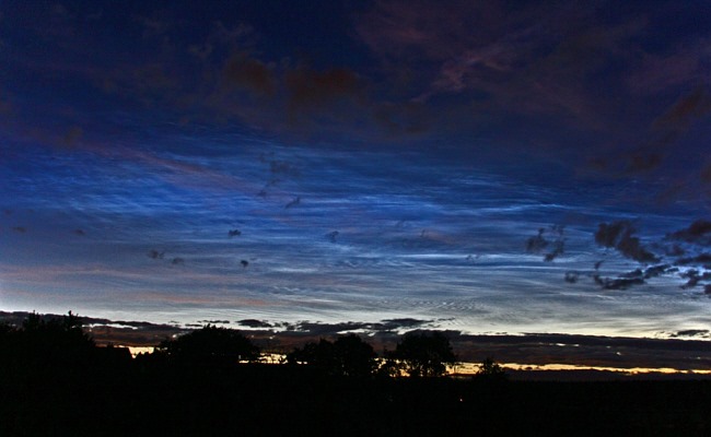 Nachtleuchtende Wolken über Huchenfeld