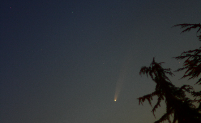 Komet Neowise (3) mit nächtlichem Spaziergang über den Himmel