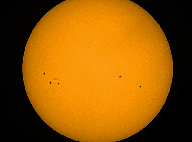 Sonne im Visuellen und in H-alpha nach Polarlichtevent