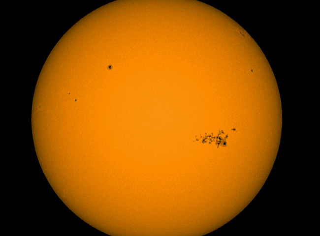 Sehr aktive Sonne am 9. Mai im Weißlicht