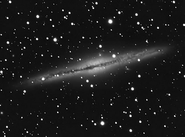 NGC 891 – eine staubreiche Edge-On-Galaxie in der Andromeda